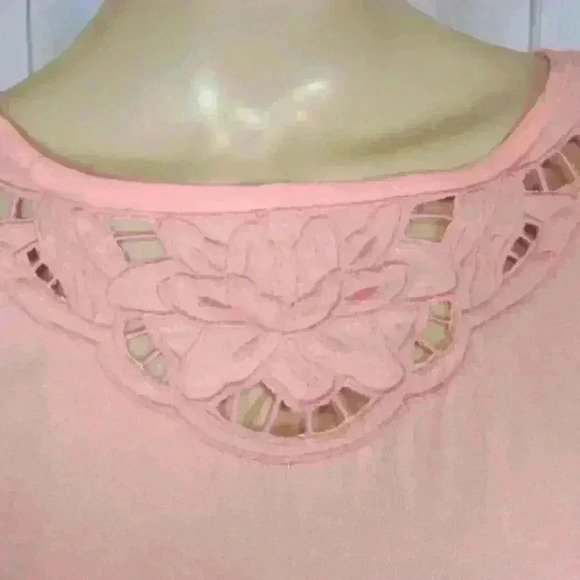 Cutout Sleeveless Top Size Small Embroidered Floral Flowy Boho Peachy Pink NEW - Picture 3 of 8